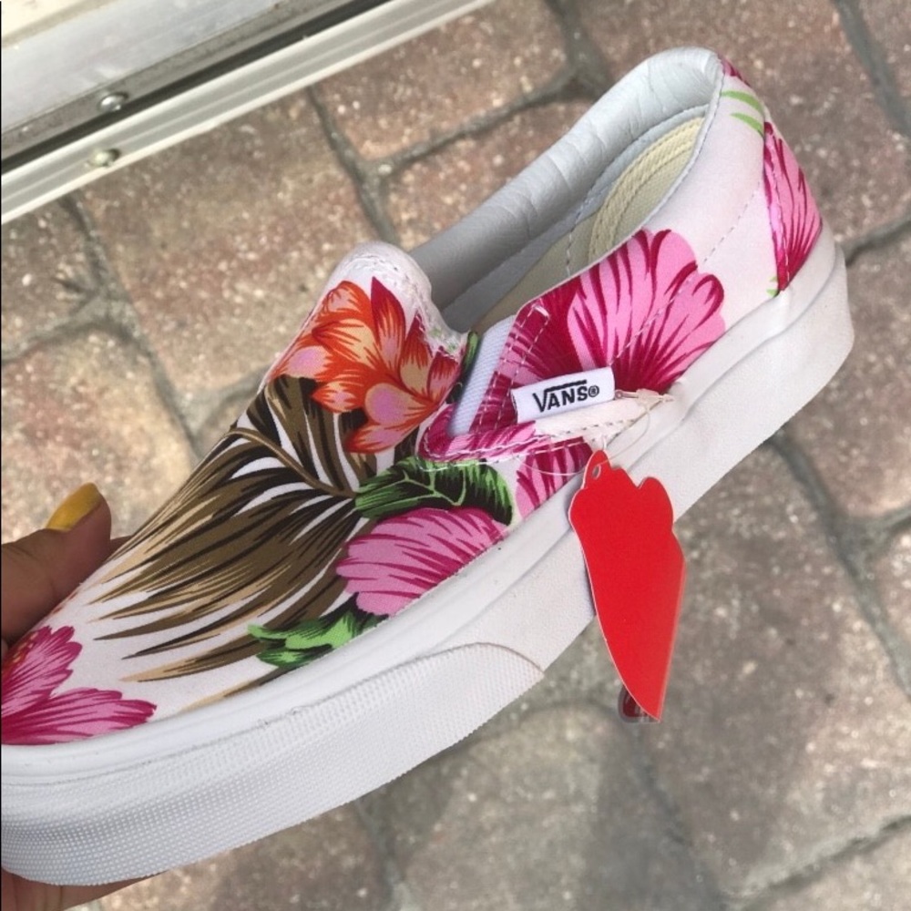 VANS 🌺 DO NOT MAKE OFFERS OR ASK IF I TRADE.